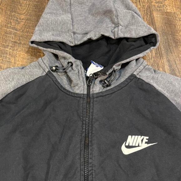 Nike Sports Tech Zip-Up Hooded Lightweight Jacket - Picture 2 of 5